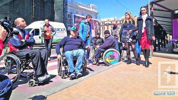 Стаття Особенный тур по Одессе: людей на инвалидных креслах приглашают на экскурсию Ранкове місто. Одеса