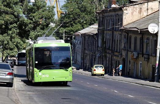 Стаття В Одессе предлагают изменить движение транспорта по Польскому и Деволановскому спускам Утренний город. Одеса