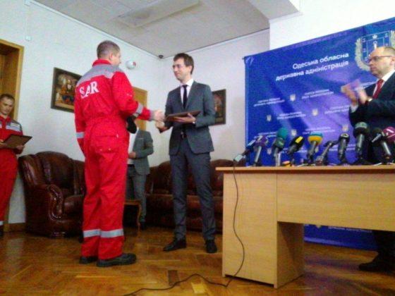 Стаття Моряков, не допустивших захвата катера российским кораблем, сегодня наградили Утренний город. Одеса