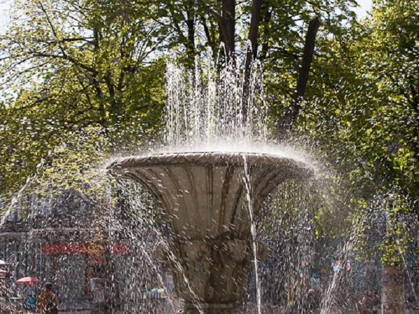 Статья Стало известно, когда заработает фонтан на Соборной площади Утренний город. Одесса