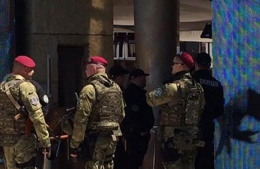 Стаття Полиция проводит следственные мероприятия в «Итаке»: заведение подозревают в захвате земли Утренний город. Одеса