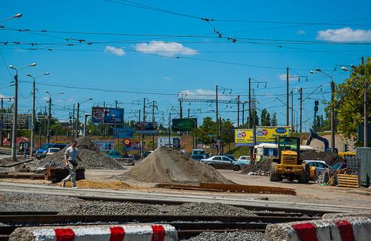 Статья До открытия автомобильного движения под Пересыпским мостом в Одессе осталось меньше двух недель Утренний город. Одесса