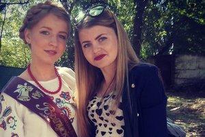 Стаття В Крыму смелая выпускница надела на последний звонок вышиванку Утренний город. Одеса