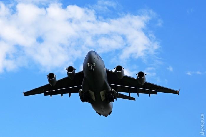 Статья Первая ласточка «Си Бриз»: американский C-17 Globemaster доставил в Одессу оборудование для учений Утренний город. Одесса