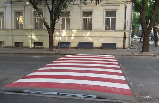 Стаття Около семи одесских школ появились приподнятые пешеходные переходы (ФОТО) Утренний город. Одеса