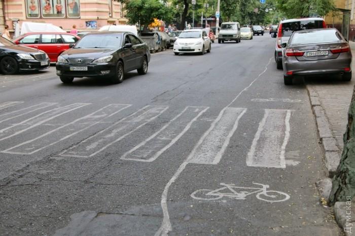 Статья На Канатной появились самодельная велодорожка и пешеходный переход Утренний город. Одесса