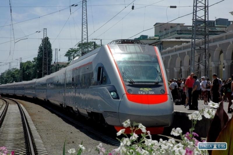 Стаття Скоростной поезд Киев - Одесса сделает дополнительные рейсы в сентябре Ранкове місто. Одеса