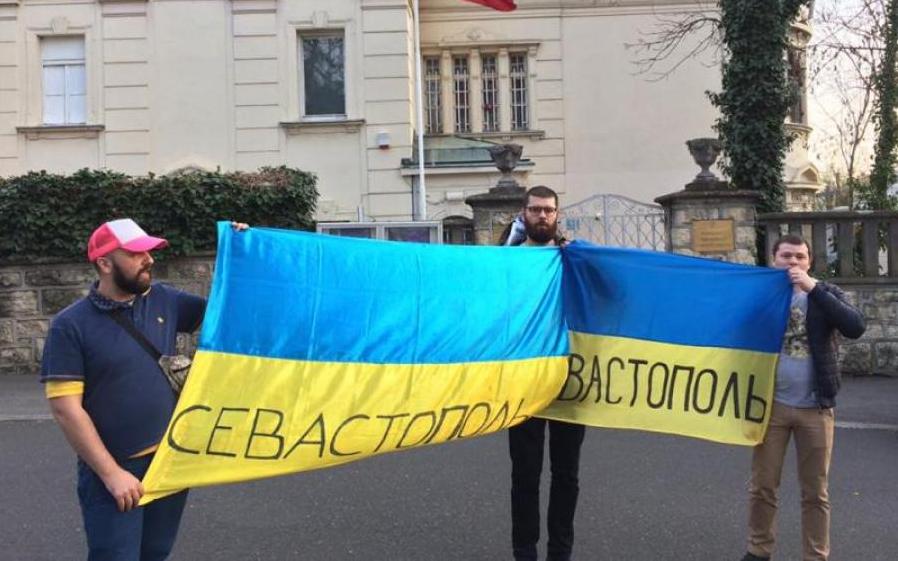 Стаття Смелый поступок украинского патриота в Крыму взбудоражил сеть Ранкове місто. Одеса