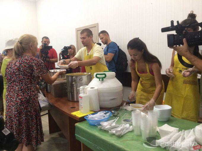 Стаття В Одессе начали бесплатно кормить пенсионеров Утренний город. Одеса