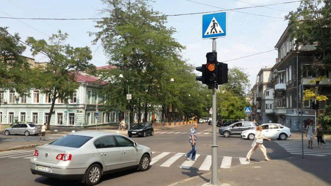 Стаття На печально известном одесском перекрёстке установили светофор Утренний город. Одеса