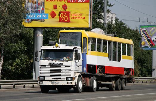 Стаття Как новые трамваи попадают в Одессу: фото дня Утренний город. Одеса