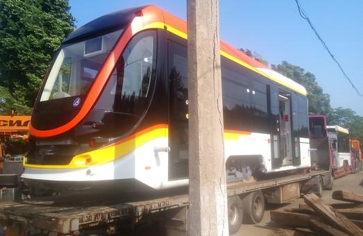 Стаття Разработанный одесской компанией трехсекционный трамвай начинает испытания (ФОТО) Утренний город. Одеса