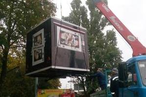 Стаття В Киеве массово сносят ларьки на остановках транспорта Ранкове місто. Одеса