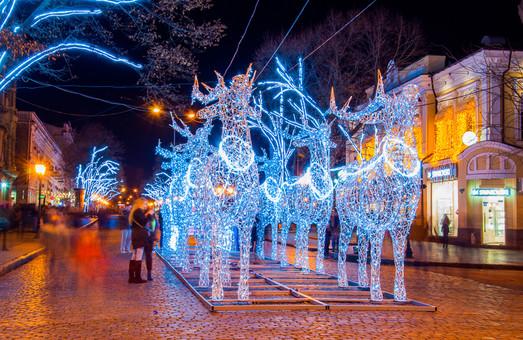 Стаття В Одессе проходит подготовка к новогодним праздникам Ранкове місто. Одеса