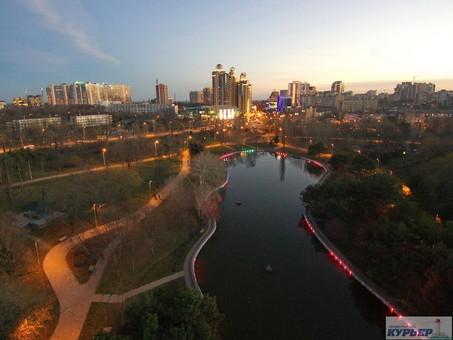 Стаття В одесском парке Победы официально открыли светящийся пруд (ФОТО) Ранкове місто. Одеса