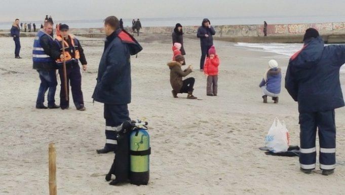 Стаття Одесские спасатели проверяют дно городских пляжей накануне Крещения Ранкове місто. Одеса