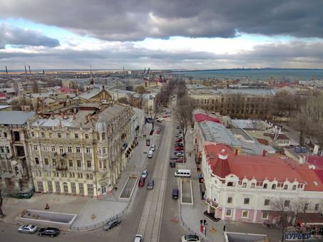 Стаття В центре Одессы частично открыли движение автомобилей по Преображенской (ФОТО) Ранкове місто. Одеса