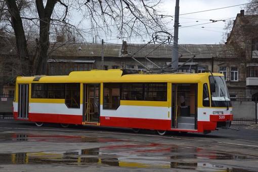 Стаття После зимы в Одессе собрали очередной новый трамвай (ФОТО) Ранкове місто. Одеса