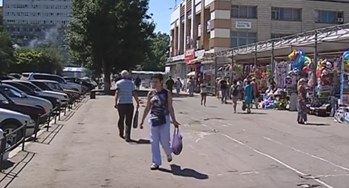 Стаття Рынки в Луганске вернулись в 90-е - горожане Ранкове місто. Одеса