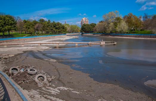 Стаття Как чистят пруды в Одесском парке Победы? (ФОТО) Ранкове місто. Одеса