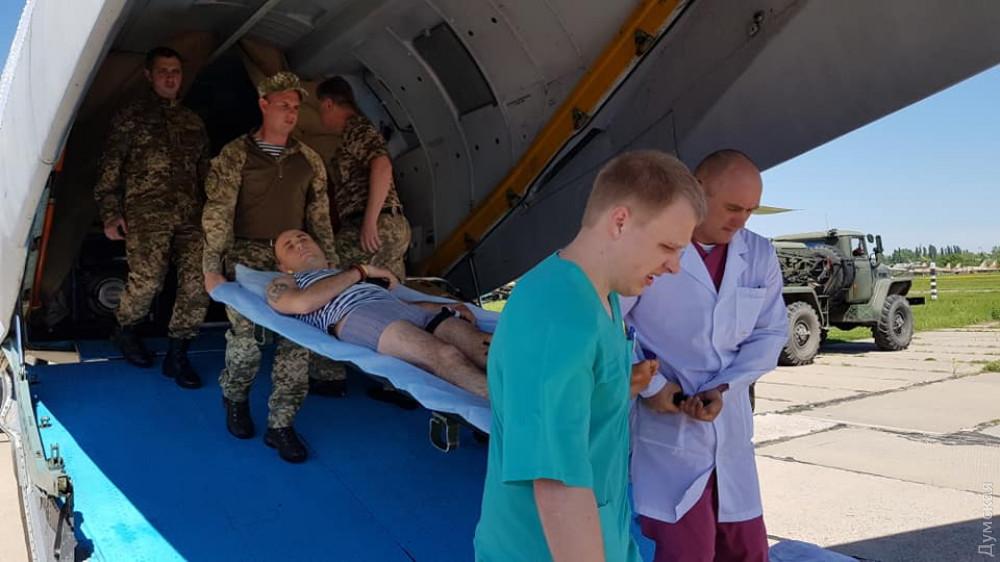 Стаття В Одессе сел первый за полгода самолет с ранеными солдатами Ранкове місто. Одеса