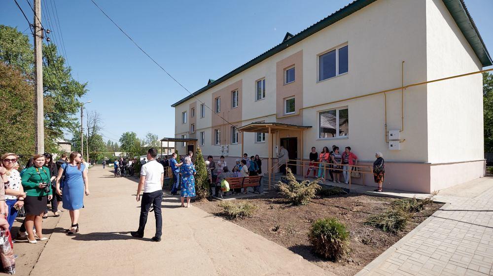 Стаття Донетчане получили квартиры в доме, восстановленном после обстрелов Ранкове місто. Одеса