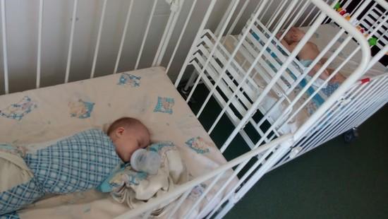 Стаття В одесской больнице женщина бросила своего больного ребенка Ранкове місто. Одеса