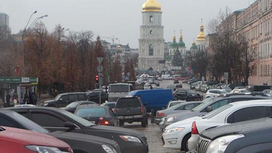 Стаття В Украине запретили наземные парковки в центральных частях городов Ранкове місто. Одеса