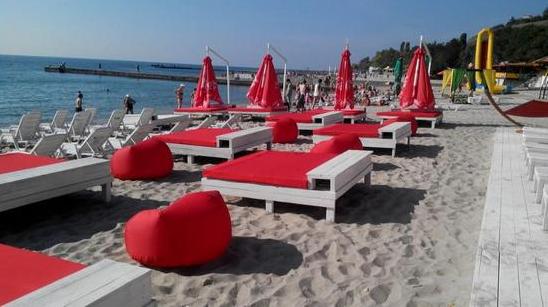 Стаття В Одессе демонтируют популярный пляжный комплекс Ранкове місто. Одеса