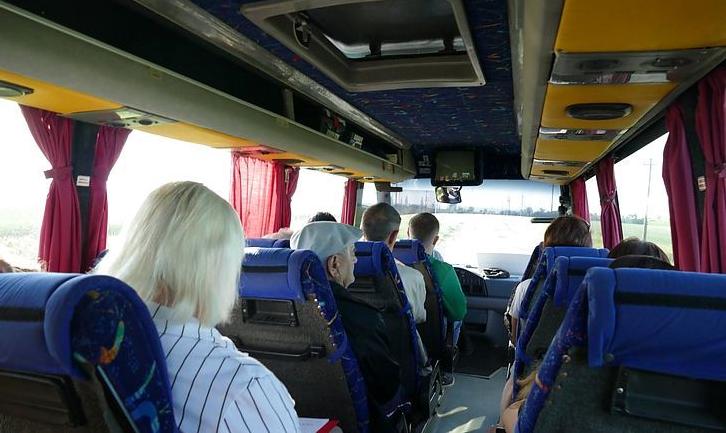 Стаття Волонтеры запустили бесплатные автобусы для 5 сел «серой зоны» на Донбассе Ранкове місто. Одеса