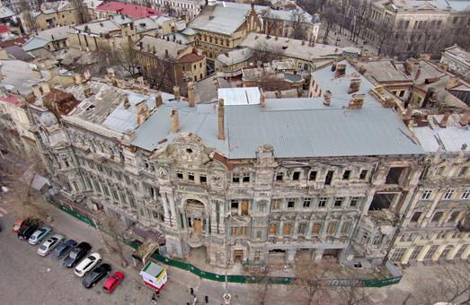 Стаття В ближайшие дни обещают начать реконструкцию самого «убитого» памятника архитектуры в центре Одессы Ранкове місто. Одеса