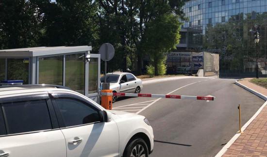 Стаття Водителям на заметку: парковка возле одесского стадиона “Черноморец” стала платной Ранкове місто. Одеса