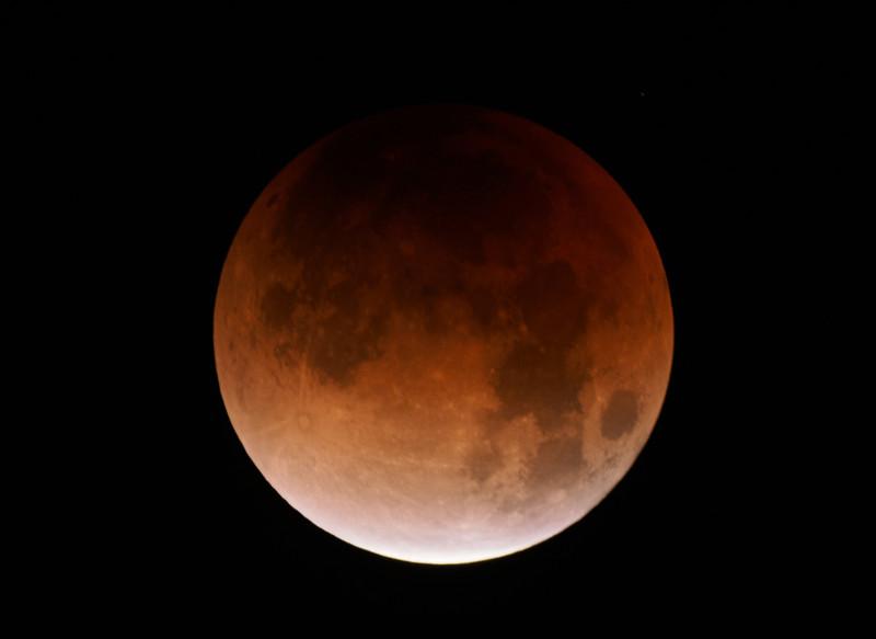 Стаття Земляне увидят самое длинное лунное затмение XXI столетия Ранкове місто. Одеса