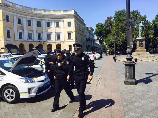 Стаття В Одессу стягивают полицию со всей Украины Ранкове місто. Одеса