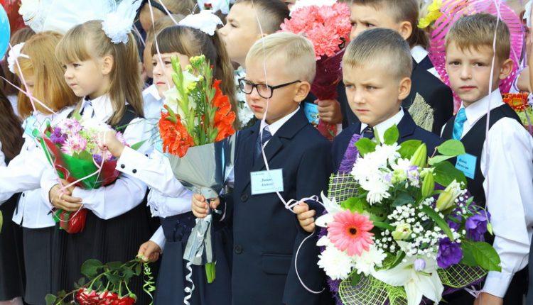 Стаття 1 сентября выпало на субботу, школы могут провести линейки 3-го числа Ранкове місто. Одеса