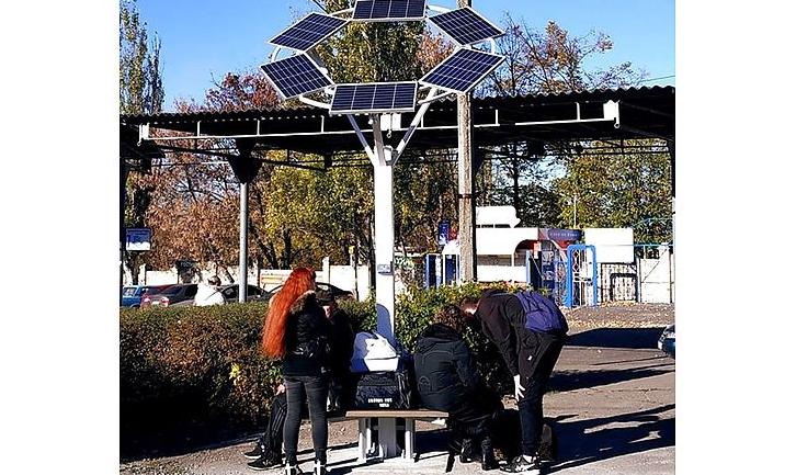 Стаття В Краматорске появилось «солнечное дерево» для подзарядки мобильных гаджетов Ранкове місто. Одеса