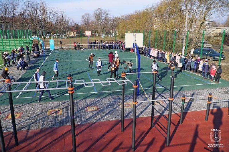 Стаття В Одесской области открыли первую многофункциональную спортивную площадку. Фото Ранкове місто. Одеса