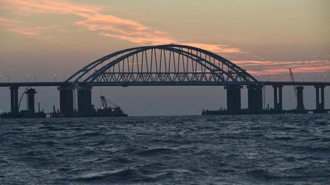 Стаття Оккупанты заявили, что до конца года пустят в Крым поезда по Керченскому мосту Ранкове місто. Одеса