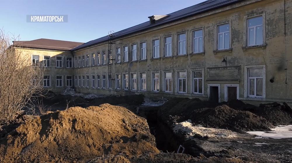 Стаття Европейцы помогают превратить бывшую школу в дом для переселенцев Ранкове місто. Одеса