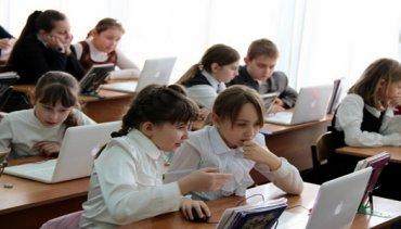Стаття Украинские школы переходят на электронные учебники Ранкове місто. Одеса