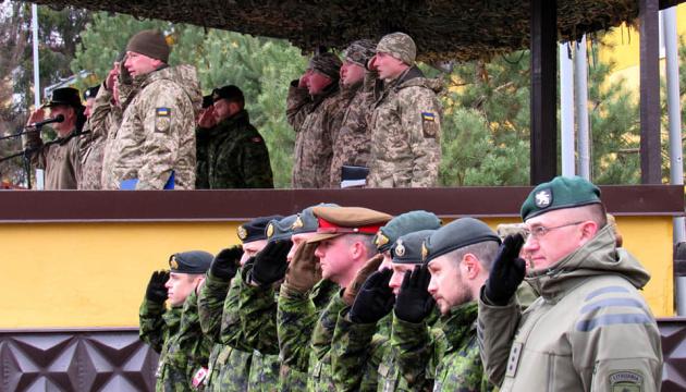 Стаття Инструкторы семи стран НАТО будут тренировать украинских военных Ранкове місто. Одеса