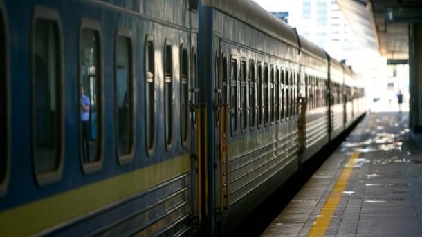 Стаття Таможенники будут проверять пассажиров поезда Киев – Варшава прямо на вокзале Ранкове місто. Одеса