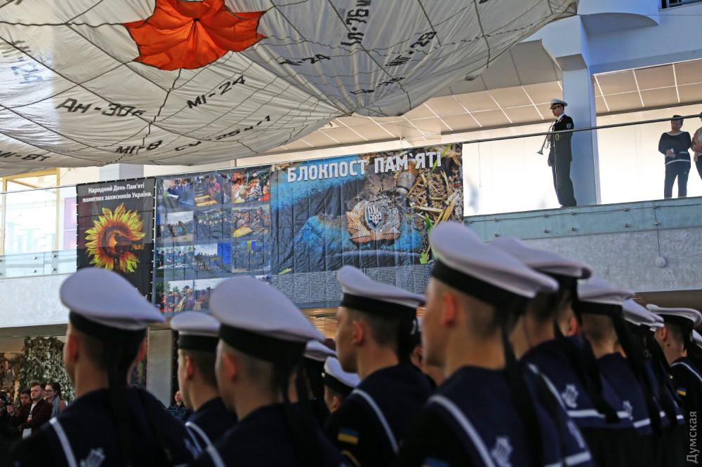 Стаття «Блокпост памяти»: на морвокзале открылась выставка памяти воинов, павших на востоке Украины Ранкове місто. Одеса