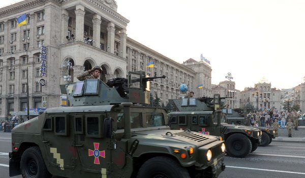 Стаття В Одесский порт прибыла партия американских военных внедорожников HMMWV для ВСУ. ФОТО Ранкове місто. Одеса
