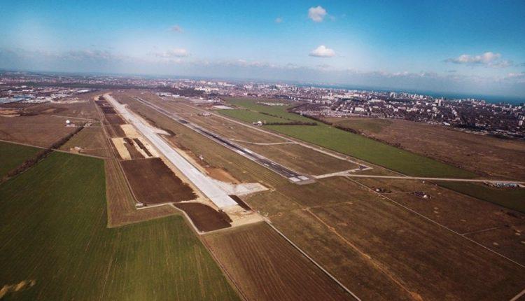 Стаття В Одесском аэропорту могут построить новую взлетку до конца года: работы ведутся активно Ранкове місто. Одеса