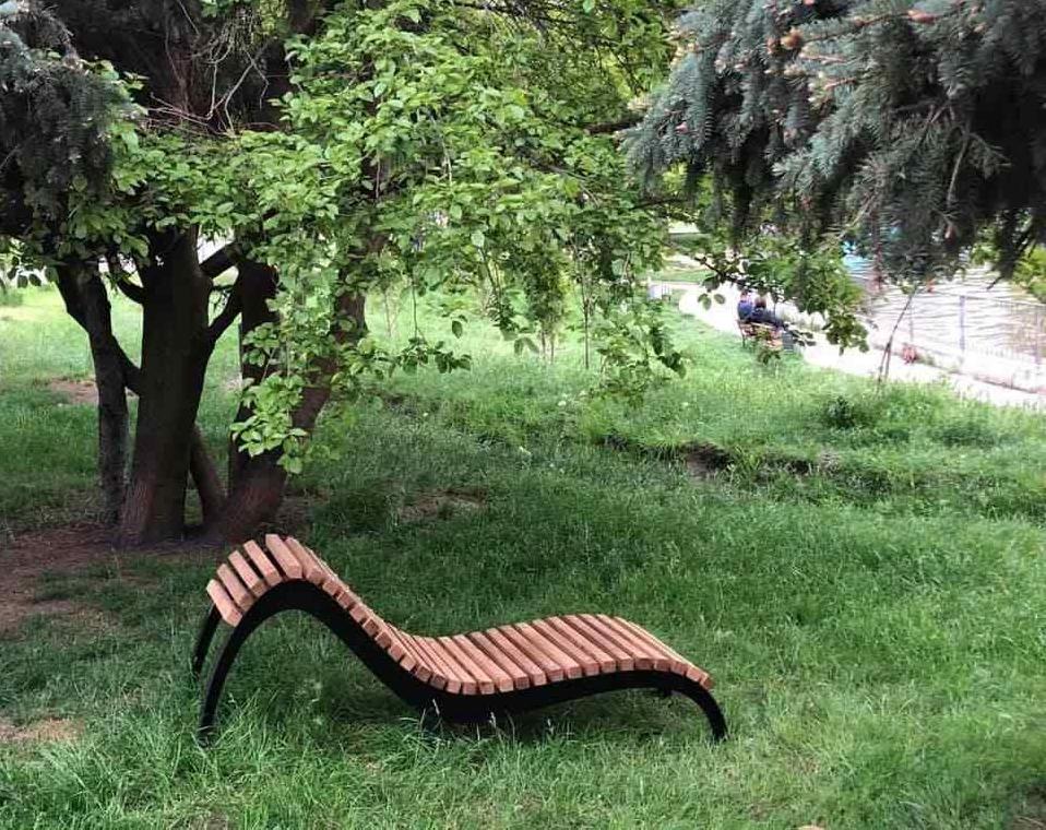 Стаття В одном одесском парке появилось первое кресло-лежанка. Фото Ранкове місто. Одеса