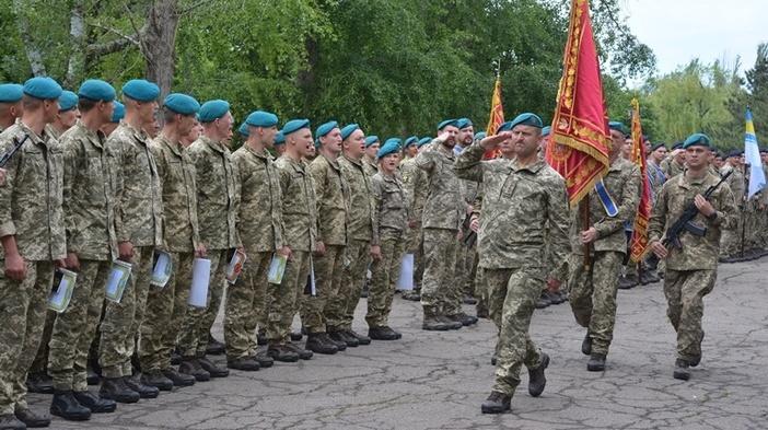 Стаття В Мариуполе 80 новобранцев торжественно получили береты морских пехотинцев Ранкове місто. Одеса