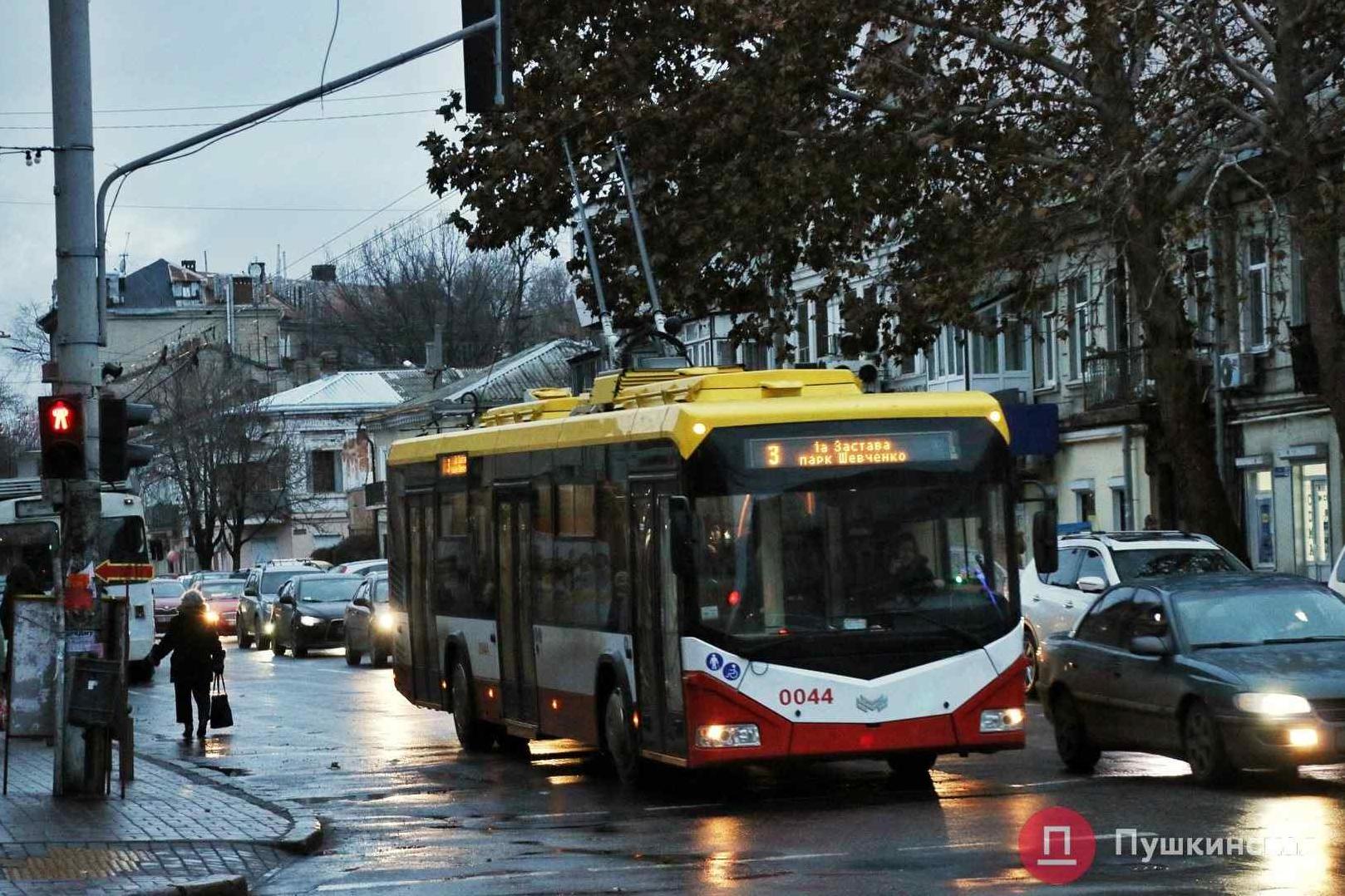 Стаття В Одессе транспорт, приспособленный для маломобильных пассажиров, можно отслеживать онлайн Ранкове місто. Одеса