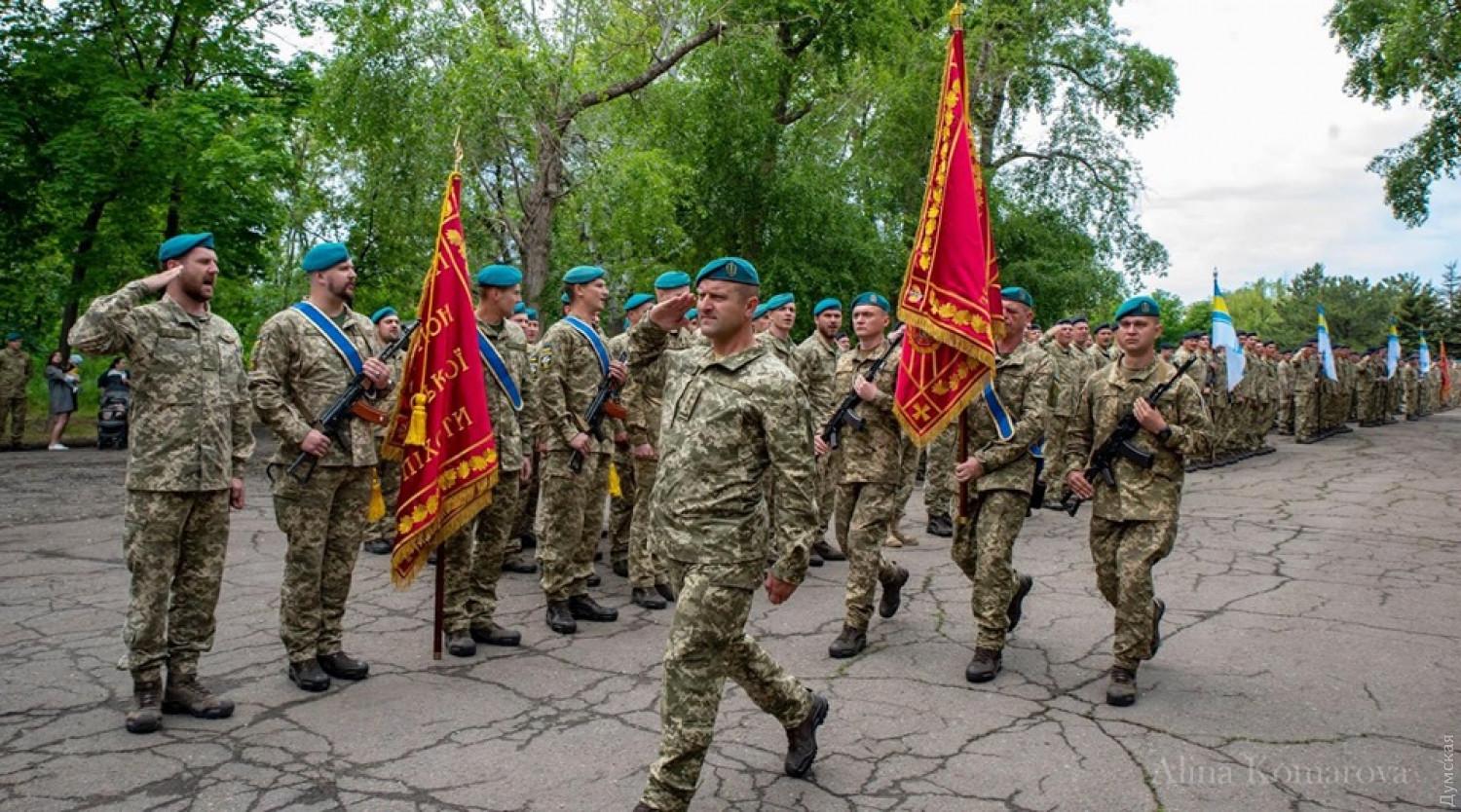 Стаття Одесская бригада морской пехоты получила боевое знамя, а ее воины — «штормовые» береты Ранкове місто. Одеса
