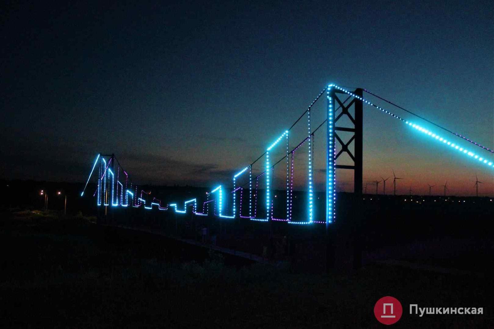 Стаття Под Одессой появился подвесной мост с подсветкой для ярких селфи. Фото Ранкове місто. Одеса